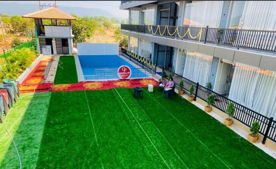 Resort with pool in Murdeshwar