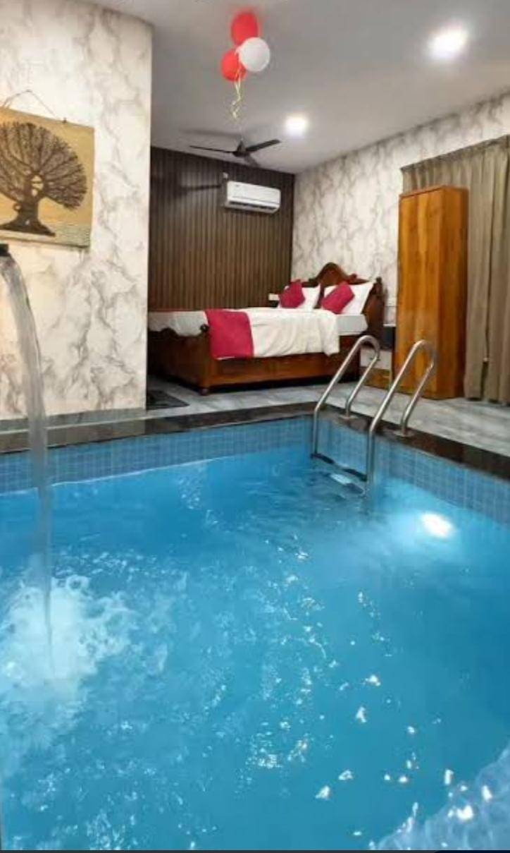 Swimming pool rooms in Murdeshwar
