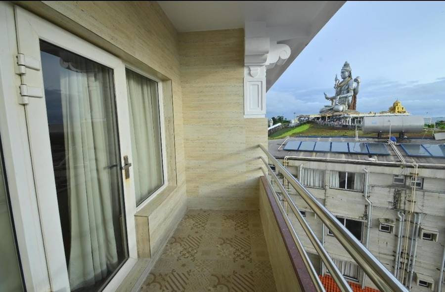 Temple view rooms in Murdeshwar